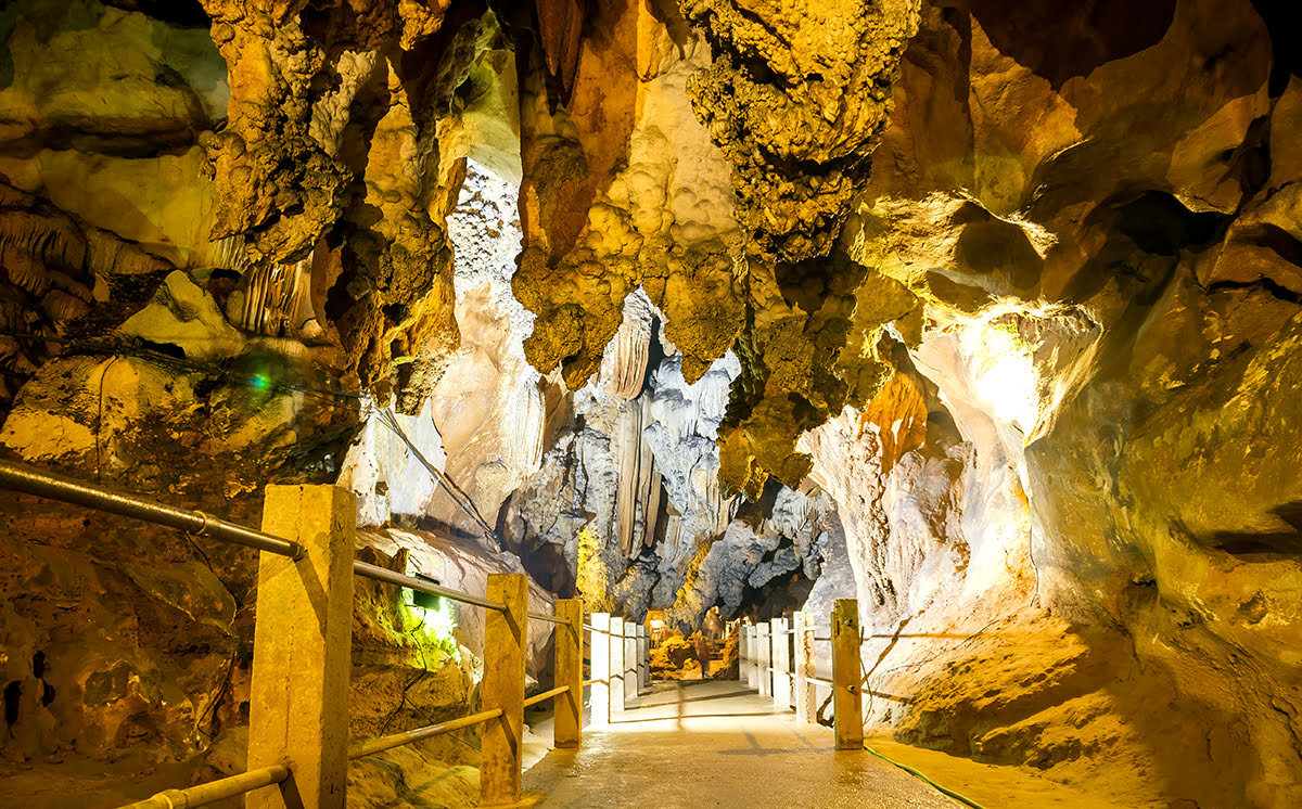 Tour villaggi donne giraffa - Grotta di Chang Dao