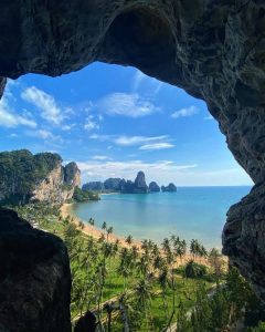 Krabi e' famosa per le sue bellezze naturalistiche